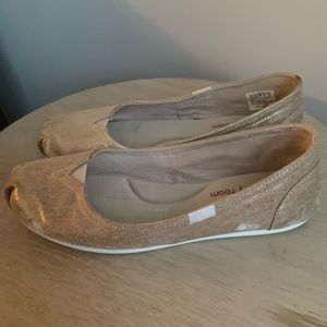 Bob’s rose gold ballet flat sneakers, size 8